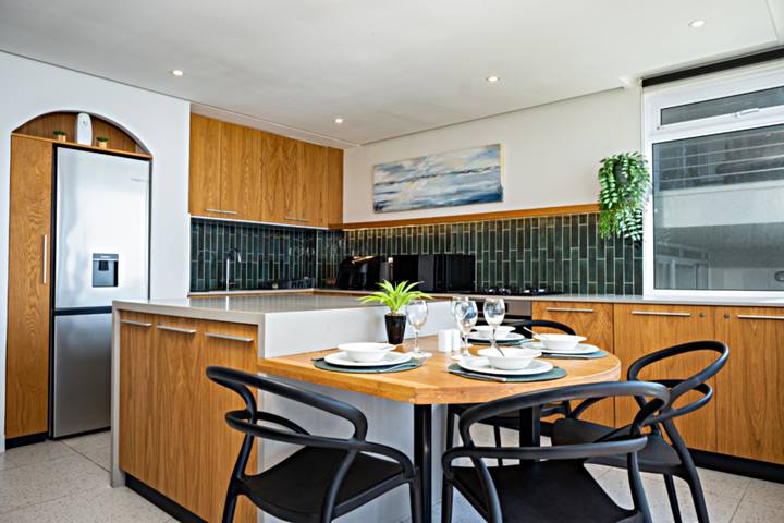 Chakas Cove 25 Kitchen and Dining Area